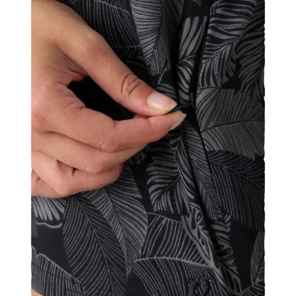 Hang Ten Sun Tee Sun Zip Pocket Ladies Size Medium NWT - Picture 9 of 9